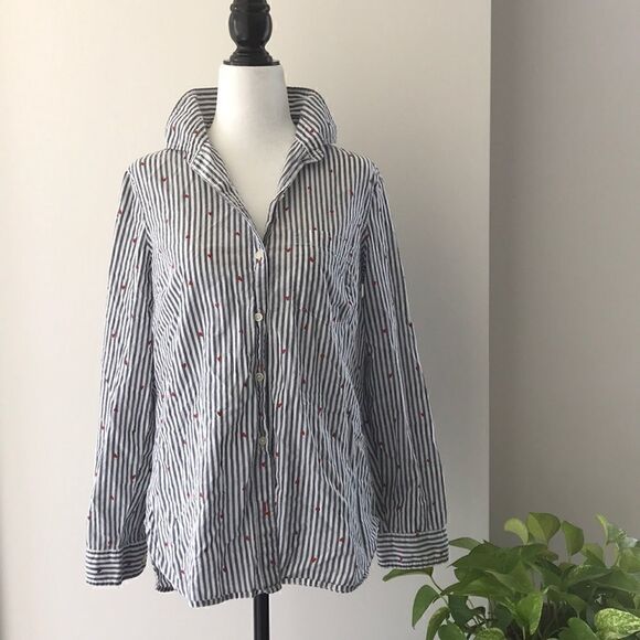 Old Navy small hearts shirt - Picture 3 of 5